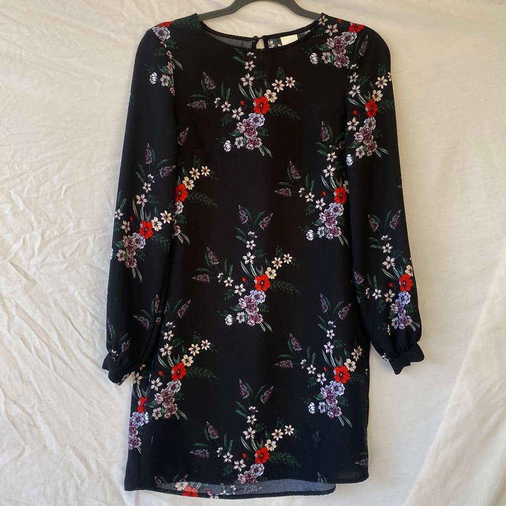 Like new. Floral long sleeve dress.